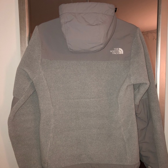 Grey NORTH FACE jacket - Picture 2 of 3